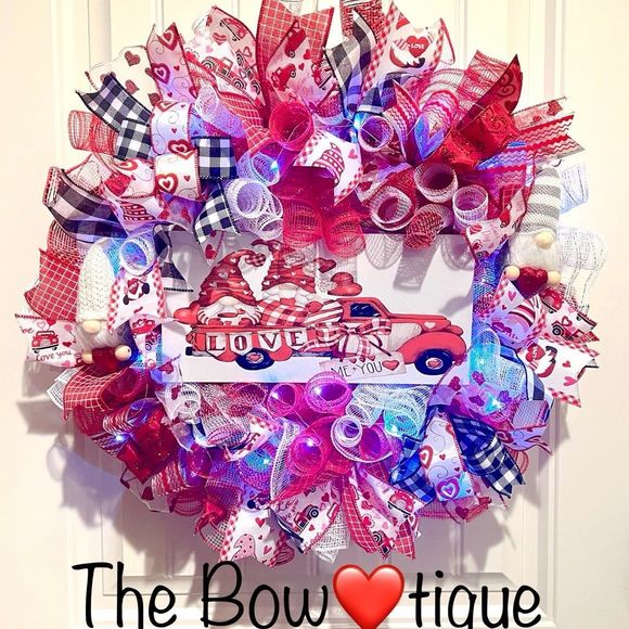 Handmade Valentine’s Gnome LOVE Truck Ribbon Prelit Wreath 22 ins LED W14 - Picture 1 of 12
